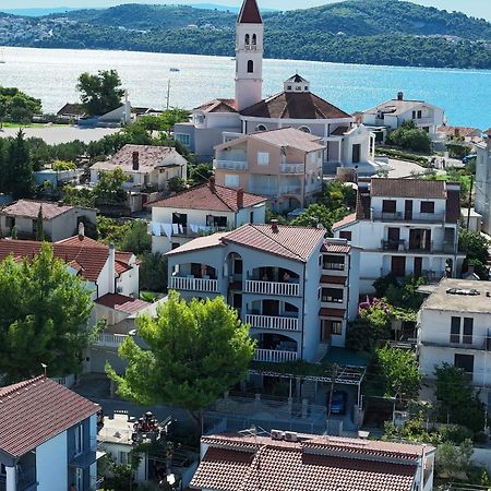 Apartmani Stanic Seget Vranjica Kültér fotó